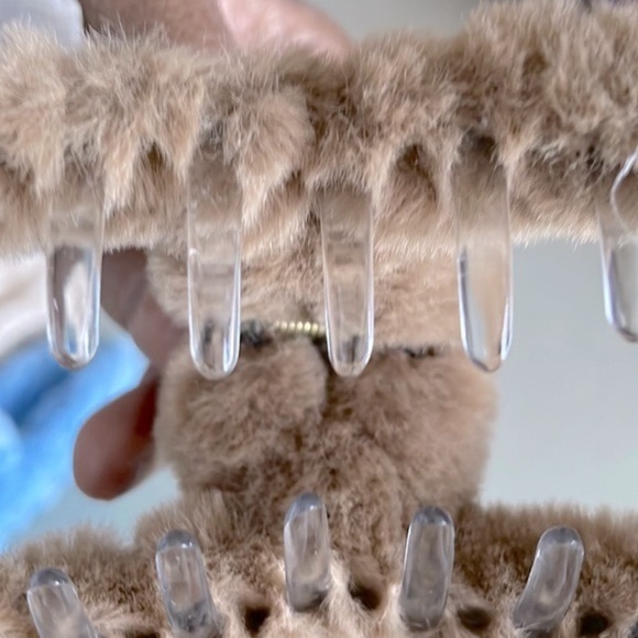 NWT - Furry claw clips 3 for $12 - Picture 5 of 6